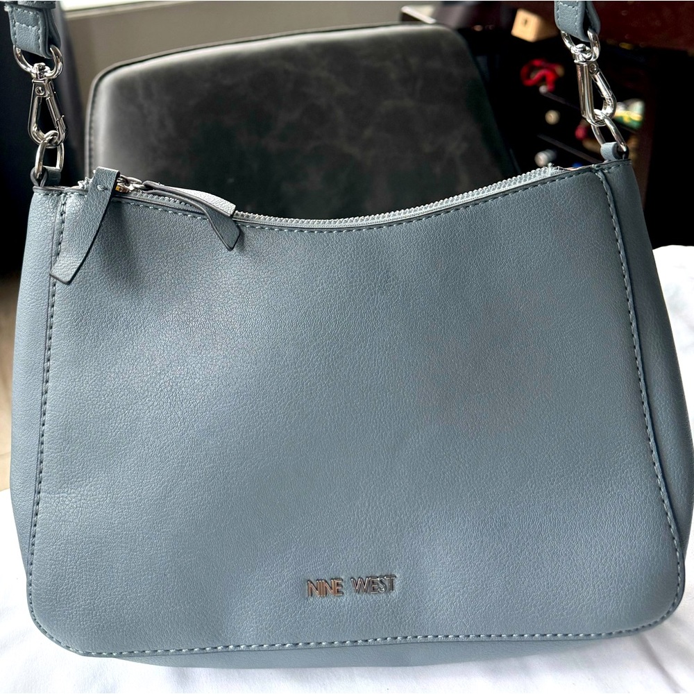 🔥 EUC Blue Gray Nine West Crossbody Bag with Cream interior